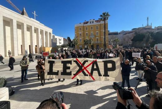 Protesti Hrvatskog novinarskog društva protiv Lex AP-a održani u Zagrebu i Splitu